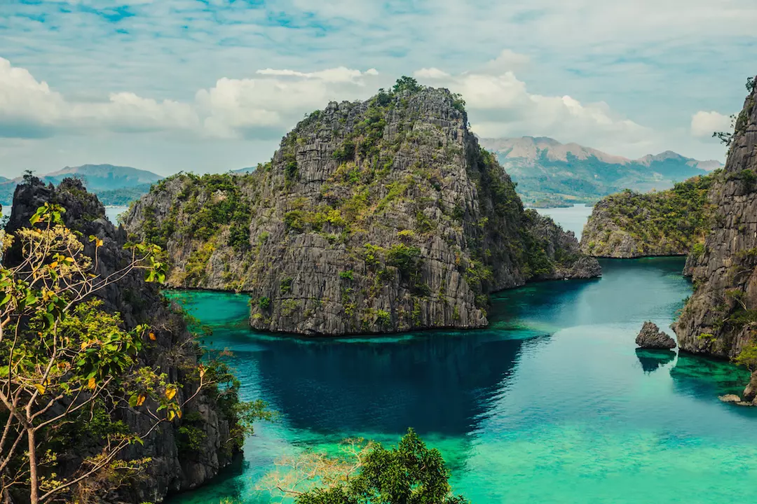 kayangan-lake-in-coron-philippines-lolostock