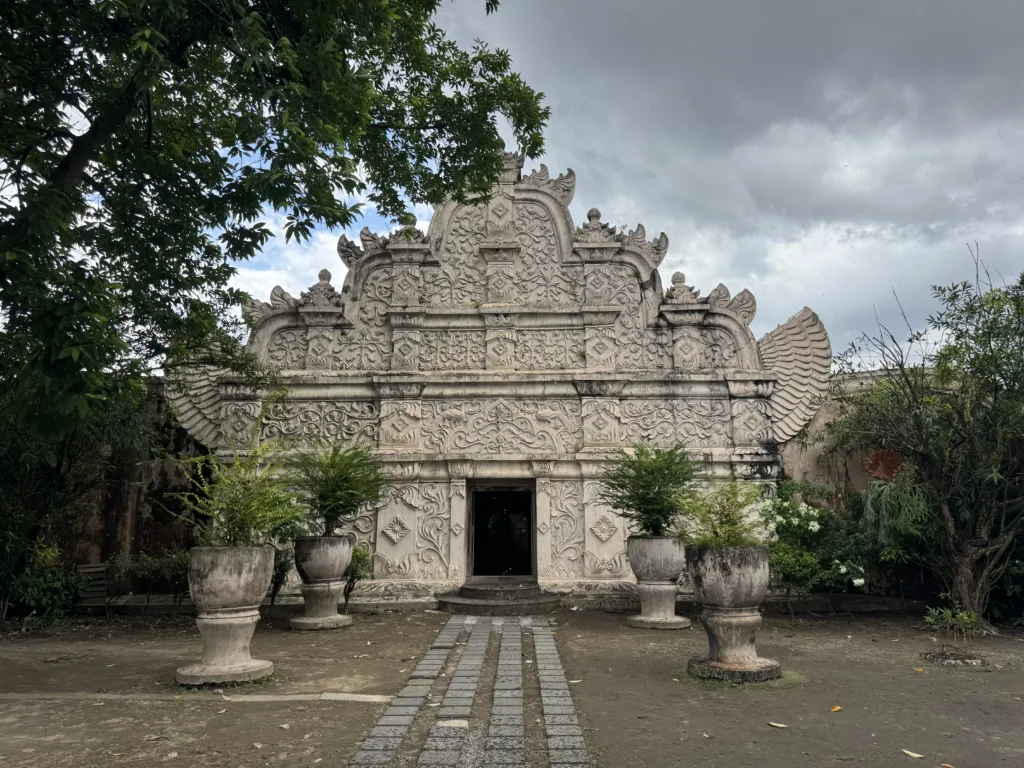 Taman Sari à Yogyakarta : Le palais d’eau caché des sultans 12 La Grande porte, ou Garupa Ageng au Jardin royal Tamansari