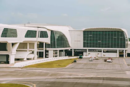 Le hall d'un terminal de l'aéroport international de Kuala Lumpur, en Malaisie