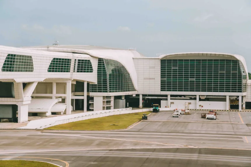 Le hall d'un terminal de l'aéroport international de Kuala Lumpur, en Malaisie