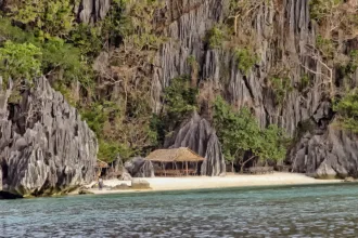 Vue de Coron, dans la province de Palawan, aux Philippines. Image d'illustration, sans lien avec l'incendie.